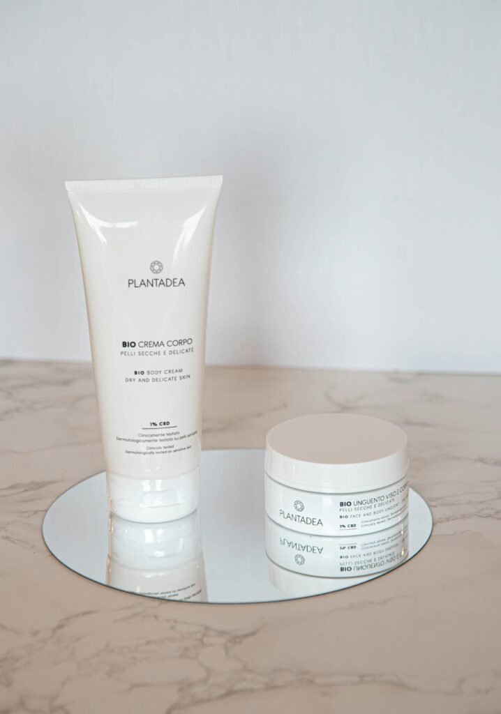 É um creme para o corpo. Hidrata a pele e deixa a pele sua como de um bebe