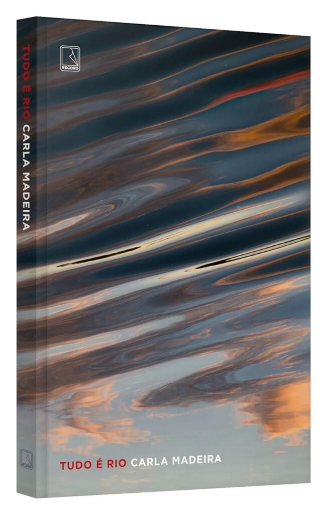 Um livro de Romance chamdo de tudo é rio de Carla Madeira